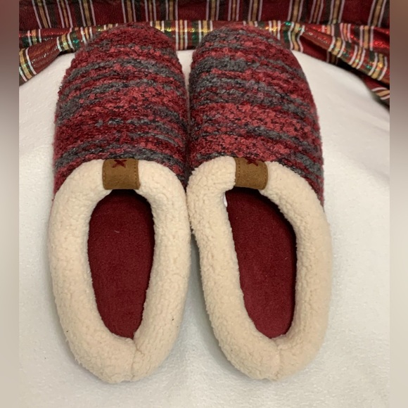 dearfoams Shoes - NWOT DEARFOAMS FAUX FUR SLIPPERS - SZ MED 7-8